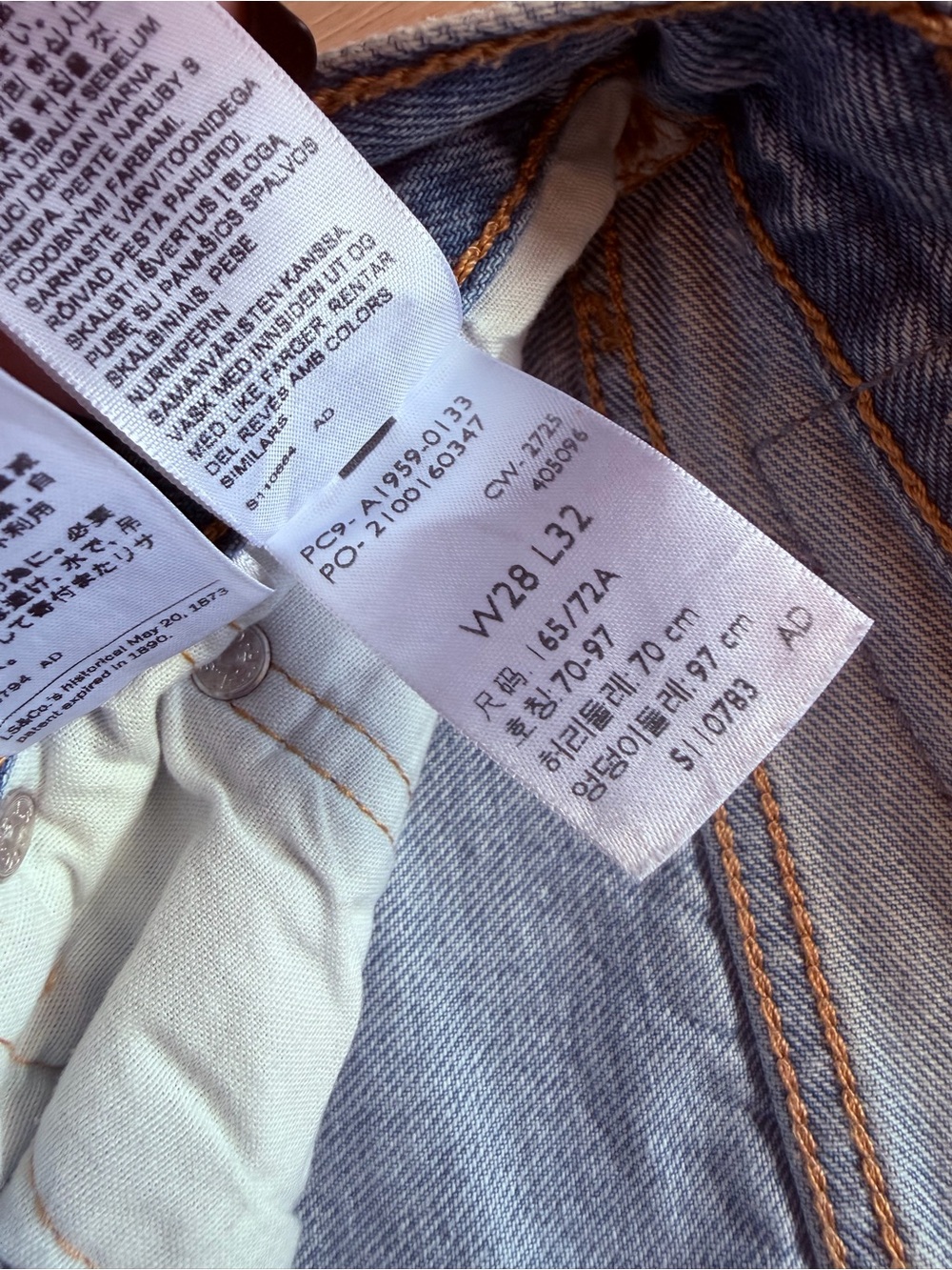 Levi's
501® '90s distressed jeans - Picture 8 of 9